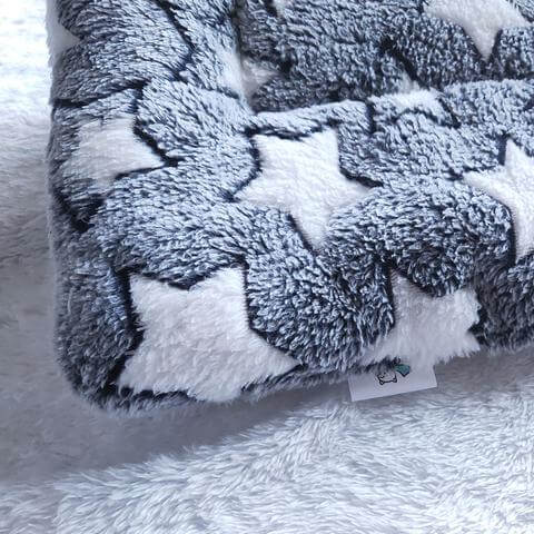 Motifs d'étoiles de notre tapis de couchage pour animaux