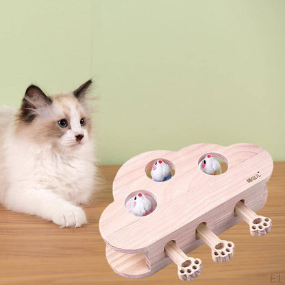 Chat qui joue avec un puzzle de chasse en bois à 3 trous pour chat