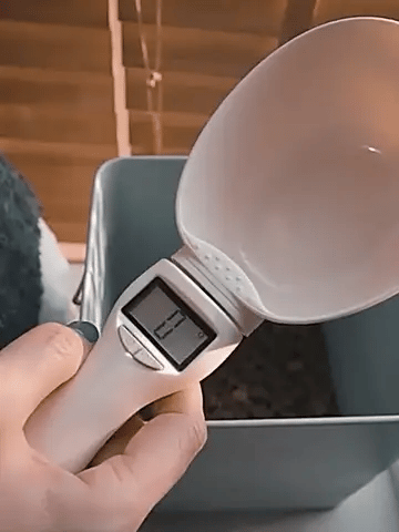 Démonstration cuillère balance électronique pour croquettes