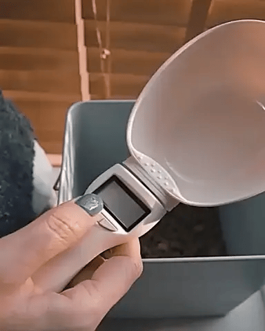 Démonstration cuillère balance électronique pour croquettes