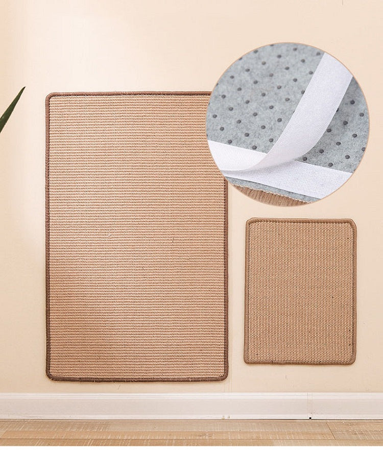 Tapis griffoir pour chat sur un mur