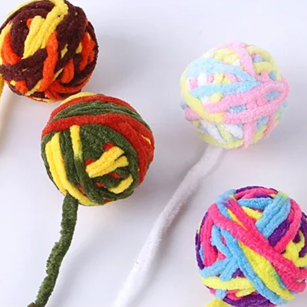 Différents coloris de nos balles avec ficelle pour chat