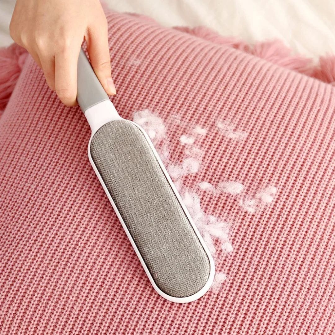 Démonstration de notre brosse de velours anti-poils