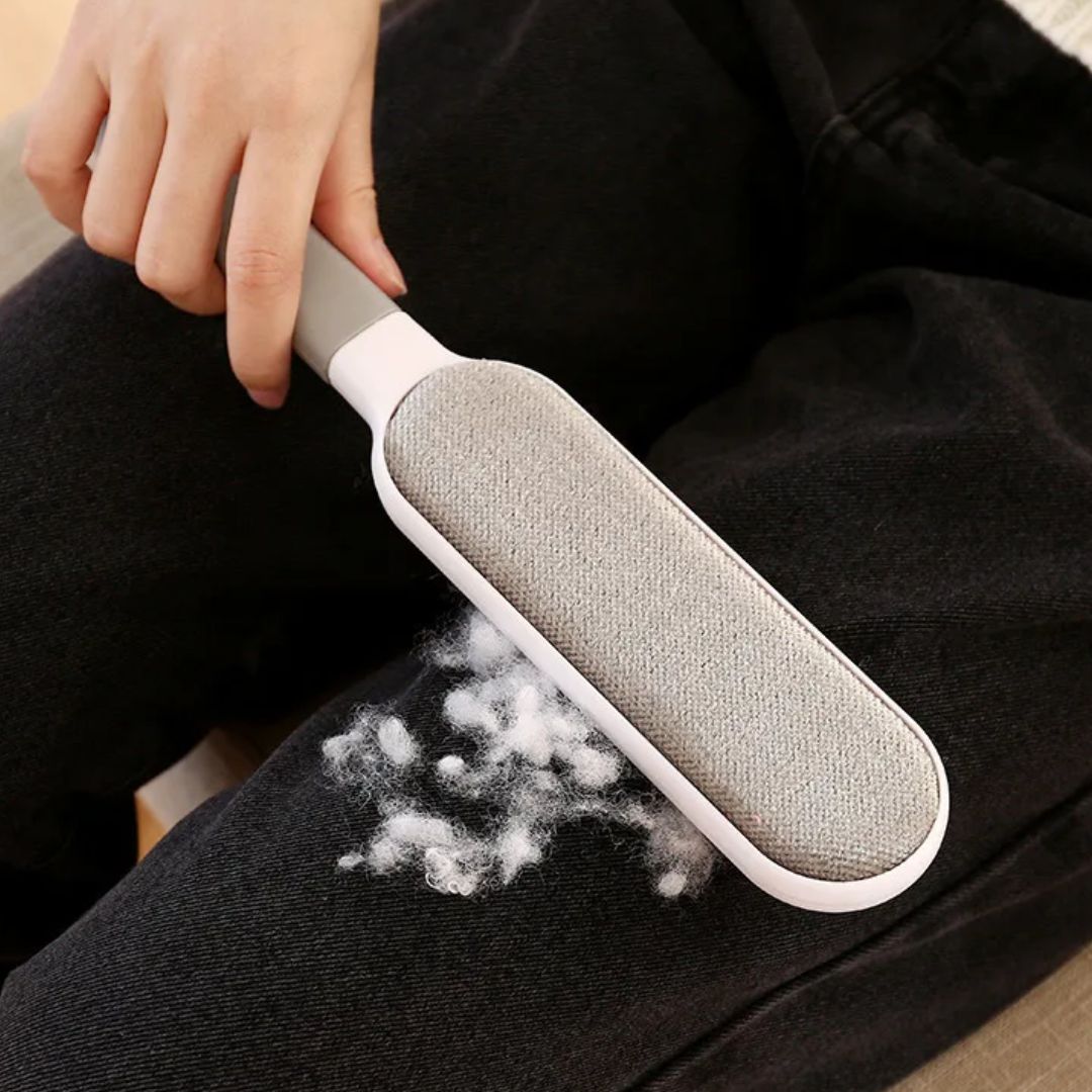 Utilisation de notre brosse de velours anti-poils