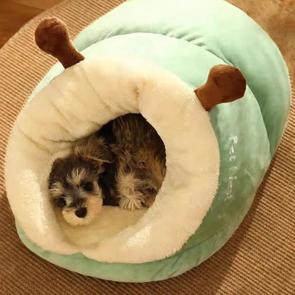 Couchage en forme de pantoufle pour chien et chat