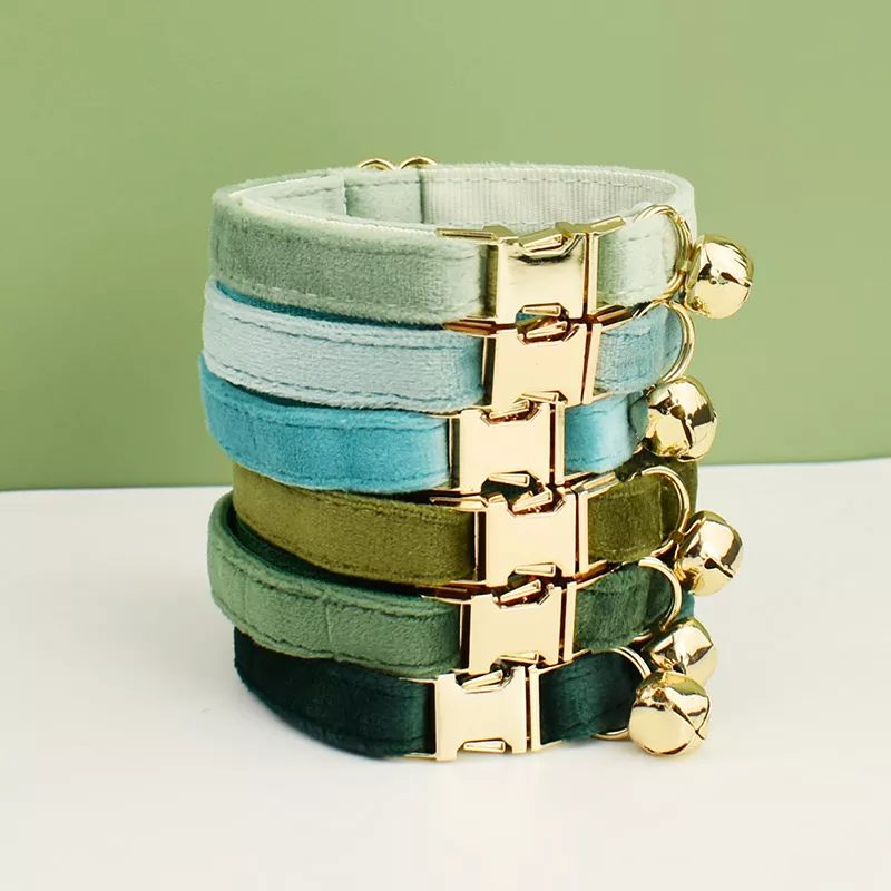 Gamme de couleurs de nos colliers en velours pour chat