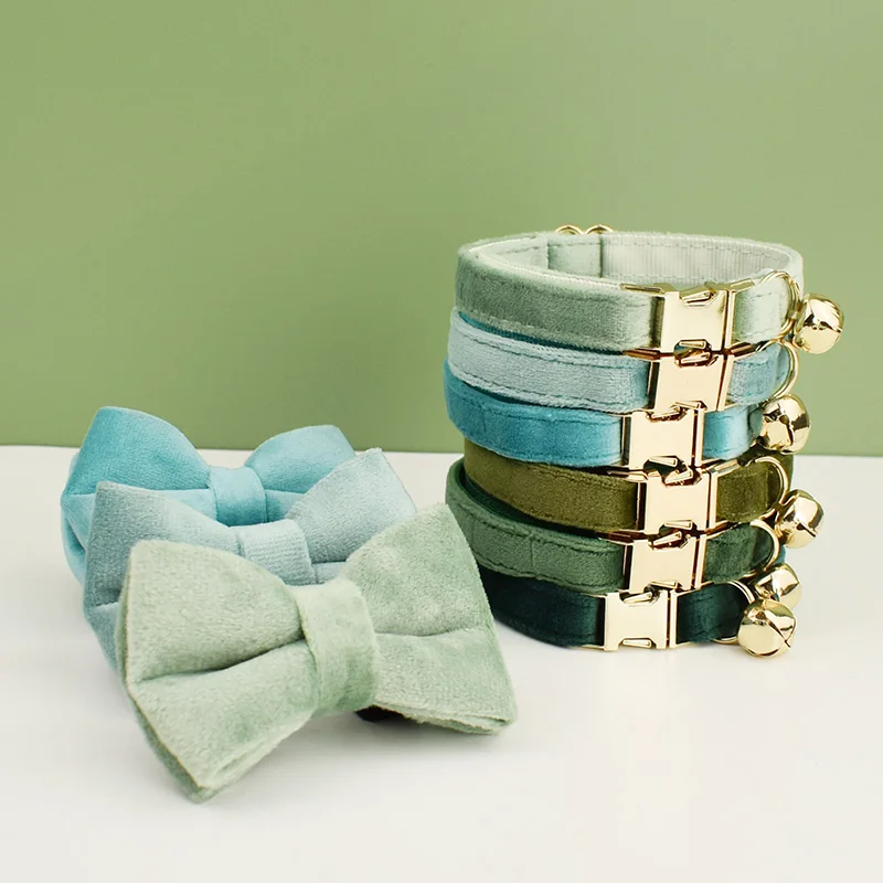 Collection de colliers en velours pour chat