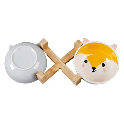 Dessus et dessous du bol en céramique pour animaux