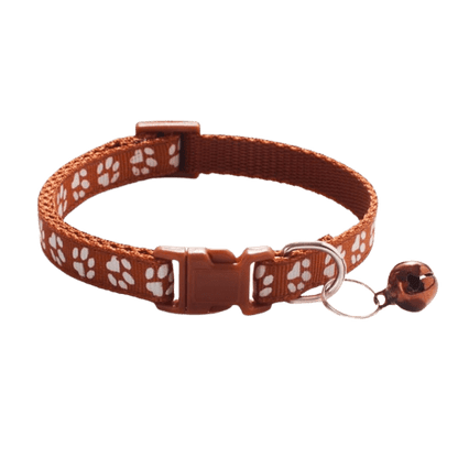 Collier marron foncé avec clochette pour chat