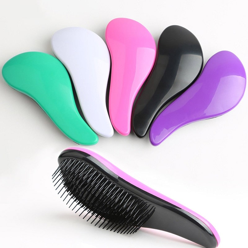 Différents coloris de brosse design pour animaux